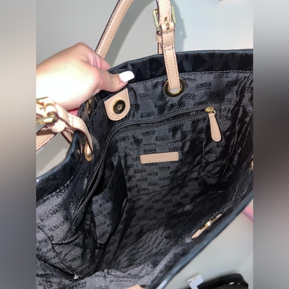 Michael Kors Black Jet Set Pocket Leather Tote Bag - Picture 5 of 11